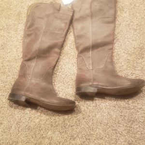 Frye boots 9 400. Retail 90 obo
